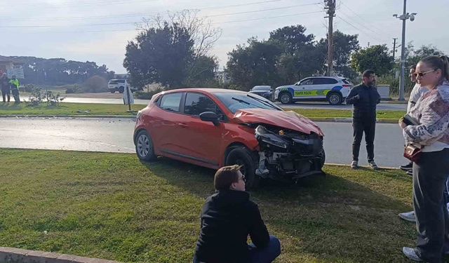 Otomobiller Çarpıştı:2 Yaralı