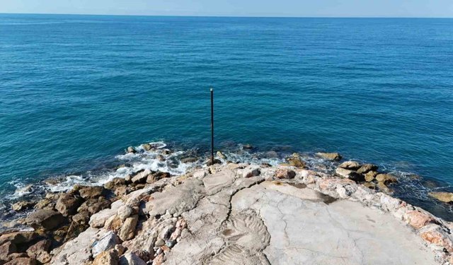 Kapatılan Yol Yüzünden Ambulans Yerine Botla Kurtarıldı