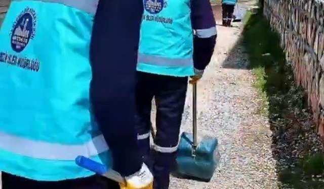 Suvatlı Mahallesi'nde Temizlik Çalışmalarını Sürdürüyor