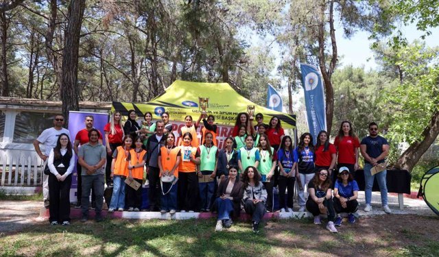 Antalya Büyükşehir Belediyesi'nden kız çocuklarına spor desteği