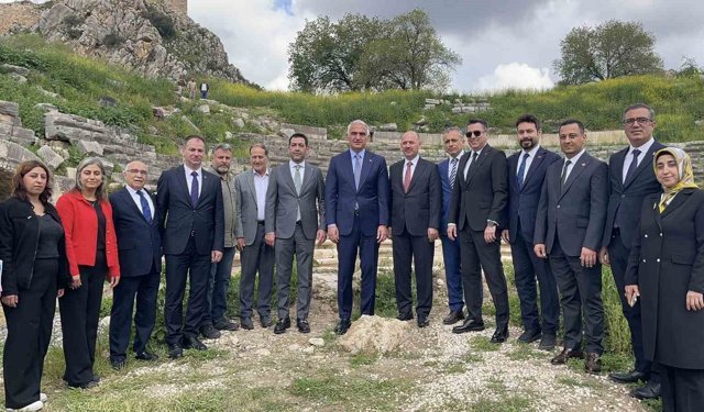 Bakan Ersoy, Kastabala Antik Kenti'nde incelemelerde bulundu