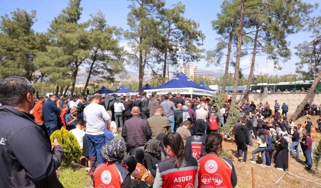 Saldırıda hayatını kaybeden 4 sınıf arkadaşı yan yana toprağa verildi