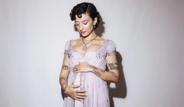 Melike Şahin Anne Olacağını Duyurdu!