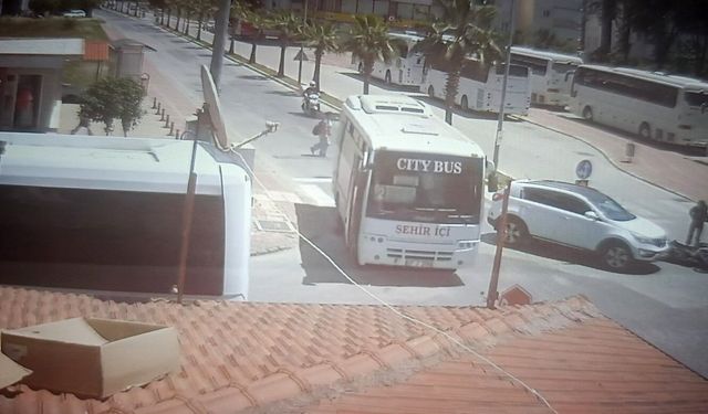 Antalya'da göz göre göre kaza kameraya yansıdı