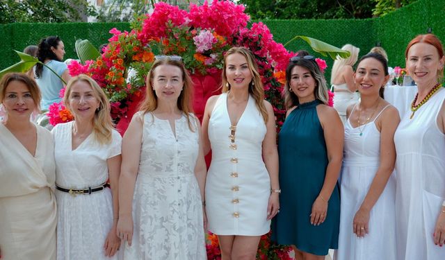 Ünlü Dermatologdan Renkli Yaz Daveti!