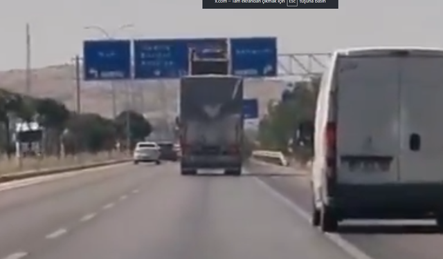 Damperi Açık Kamyon Levhayı Yıktı!