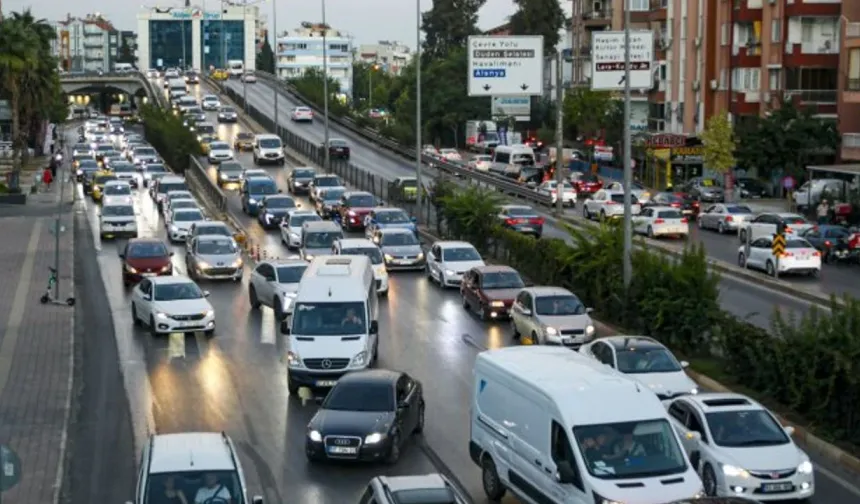 Antalya'da Trafik Kaosuna Çözüm: Boyalı Şerit