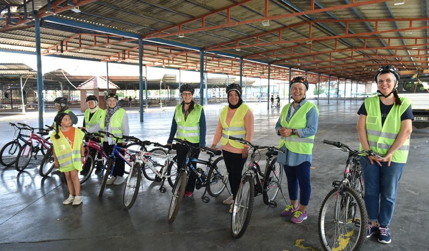 Kepez’de Kadınlar Hayallerine Pedal Çevirdi
