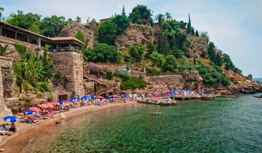 Tarihi Plajda Yeni Dönem: Hem Restorasyon Hem Rekor Gelir
