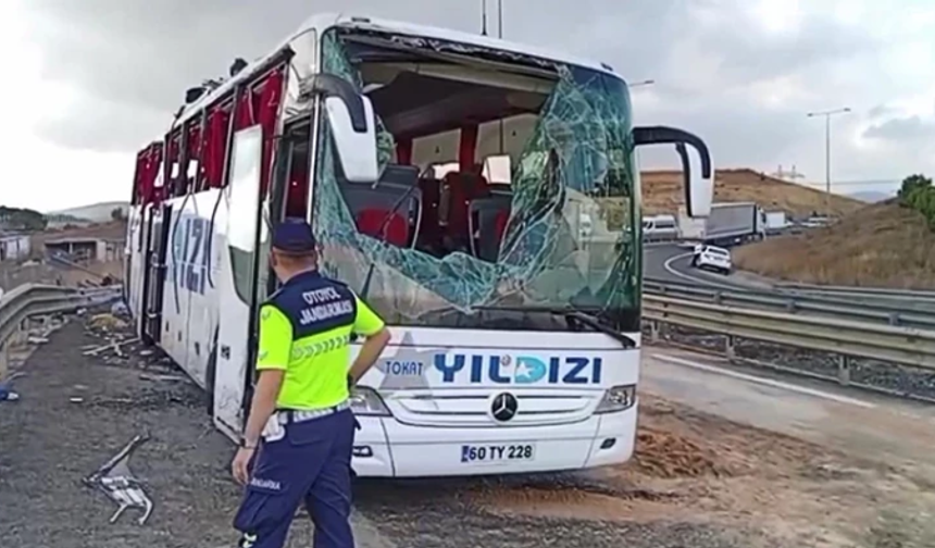 İstanbul’da Yolcu Otobüsü Devrildi!