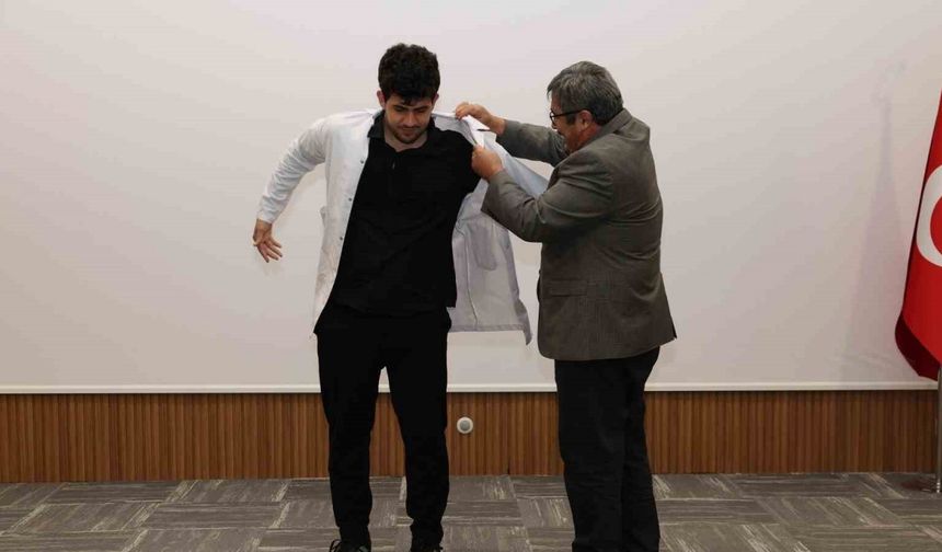 ALKÜ’lü Diş Hekimliği Fakültesi öğrencileri beyaz önlüklerini giydi