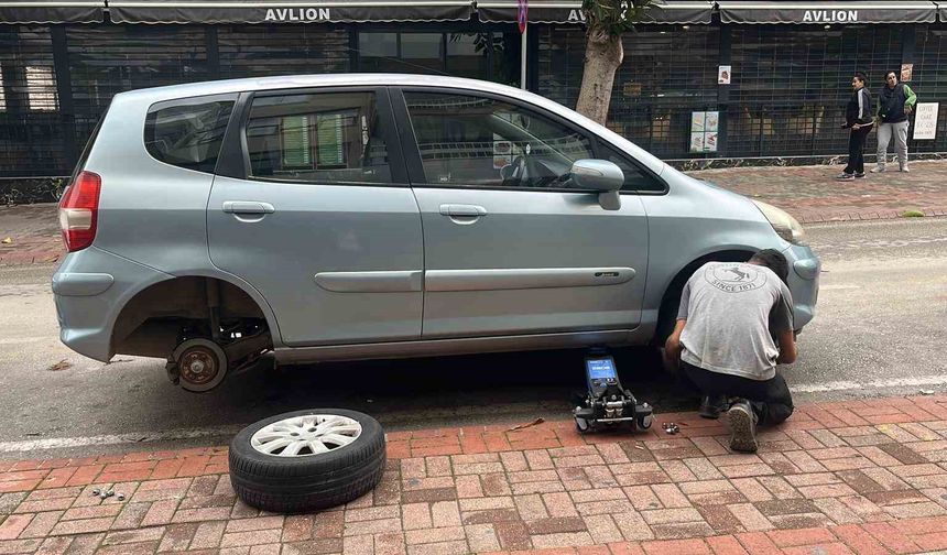 Park Halindeki 20 Aracın Lastikleri Kesildi