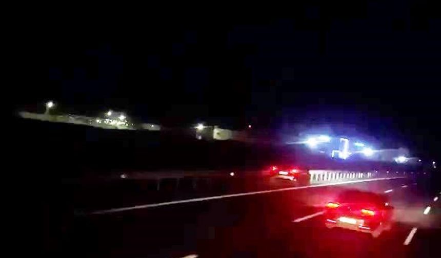 Otobanda yürekleri ağza getiren görüntü, bariyerlere vurmak üzereyken durdu