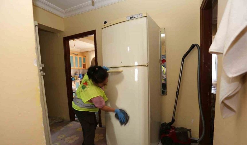 Yalnız yaşayan yaşlı kadına şefkat eli