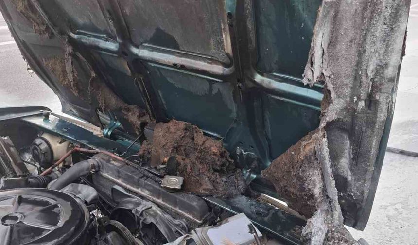 Alanya'da seyir halindeki otomobil alev aldı