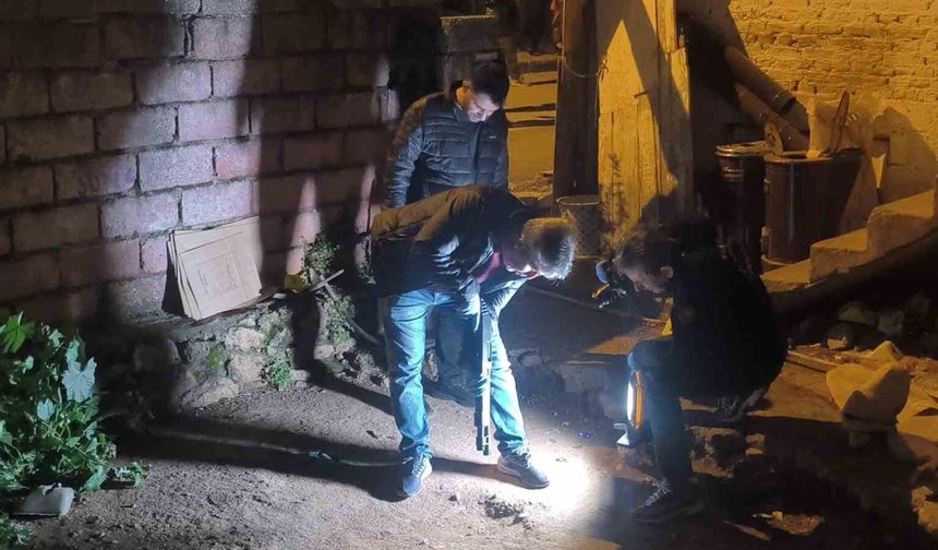 Komşuların tartışması silahlı kavgaya dönüştü: 2 yaralı