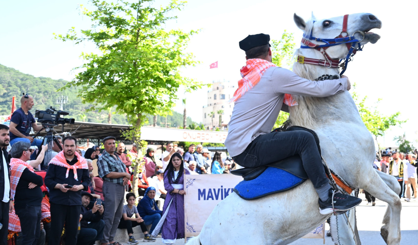 Festival Coşkusu Yörük Göçüyle Başladı