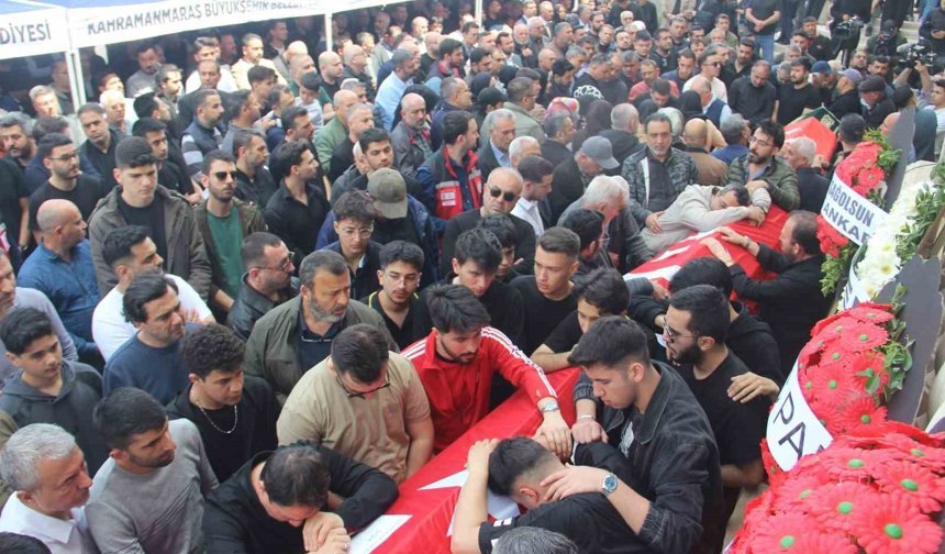 Saldırıda ölen 4 öğrenci gözyaşları içerisinde uğurlandı