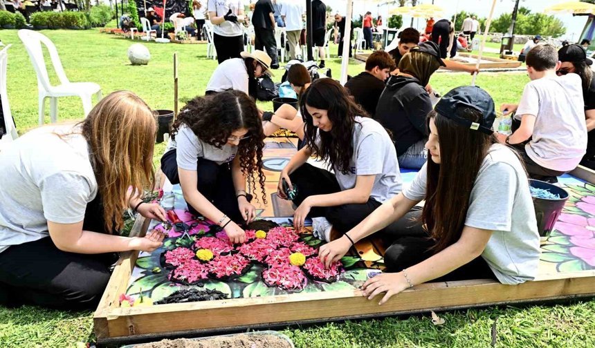 Antalya'da 130 bin çiçekle görsel şov