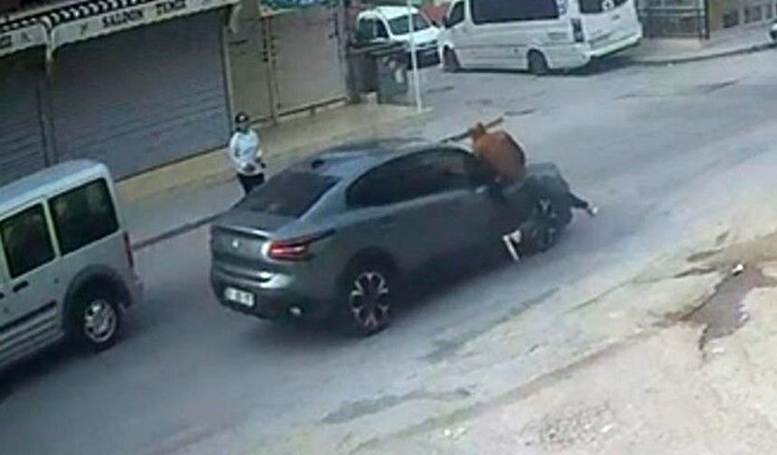 El sallayıp karşıya geçmek isterken otomobil çarptı