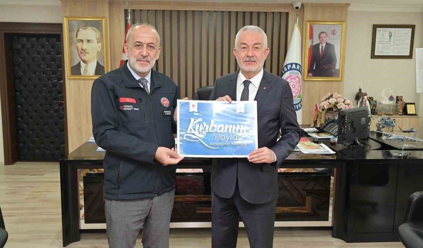 Isparta Belediye Başkanı Başdeğirmen kurban bağışında bulundu
