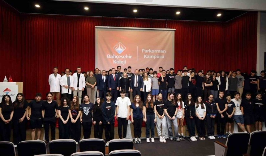 Rektör Özkan'dan lise öğrencileriyle ufuk açıcı sohbet