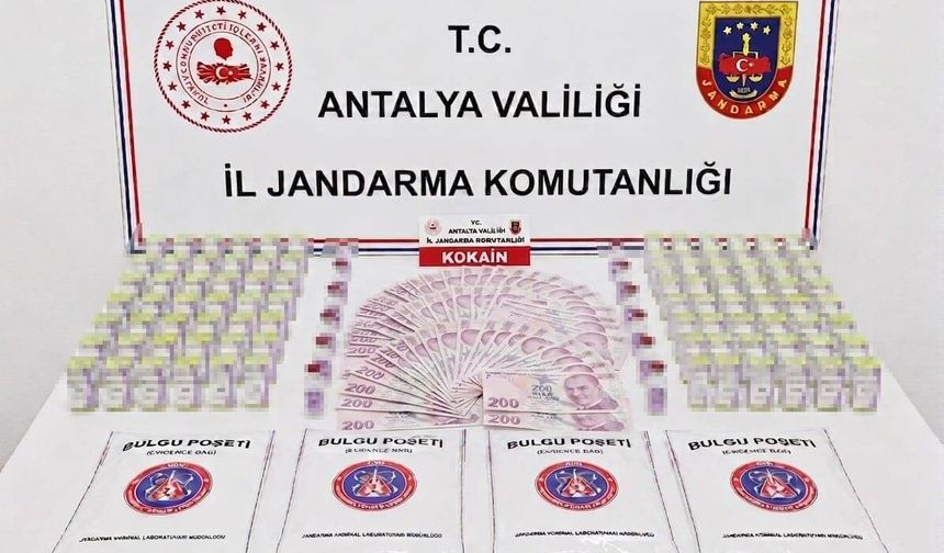 Antalya'da turistlere uyuşturucu satan 15 kişi tutuklandı
