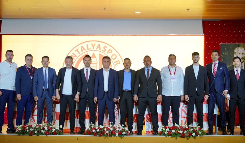 Antalyaspor'da Yeni Dönem, Görev Dağılımları Belli Oldu!