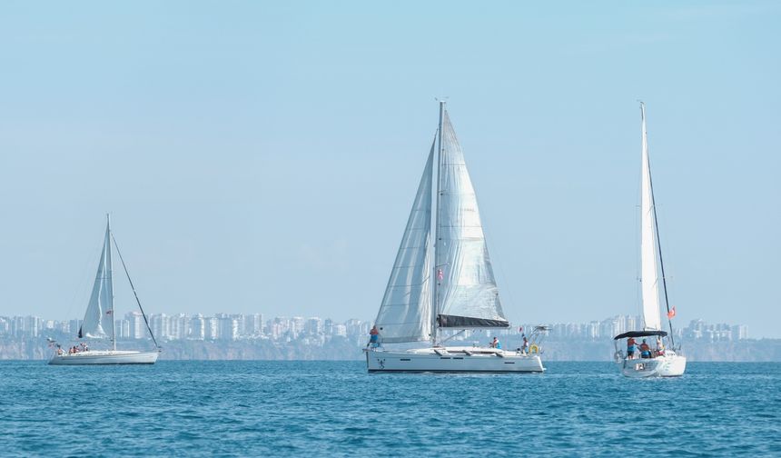 Antalya'da Cumhuriyet Kupası İçin Yelkenler Açılıyor